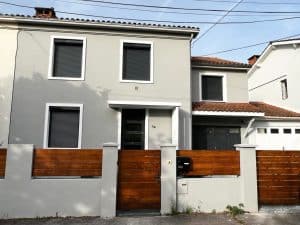 façade de maison gris et blanc moderne à le bouscat